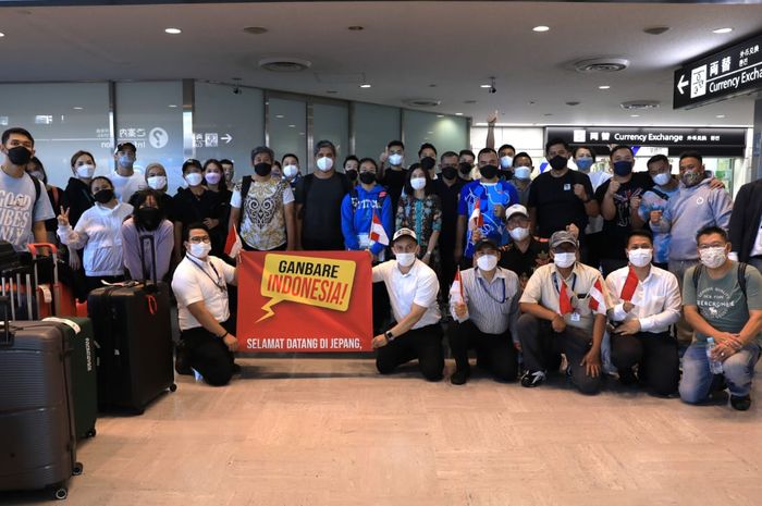 Tim bulu tangkis Indonesia untuk Kejuaraan Dunia 2022 tiba di Bandara Narita Jepang, Kamis (18/8/2022).