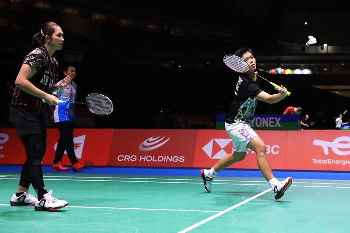 Pasangan ganda putri Indonesia, Siti Fadia Silva Ramadhanti/Ribka Sugiarto, pada latihan perdana jelang Kejuaraan Dunia 2022 di Tokyo Metropolitan Gymnasium, Jepang.