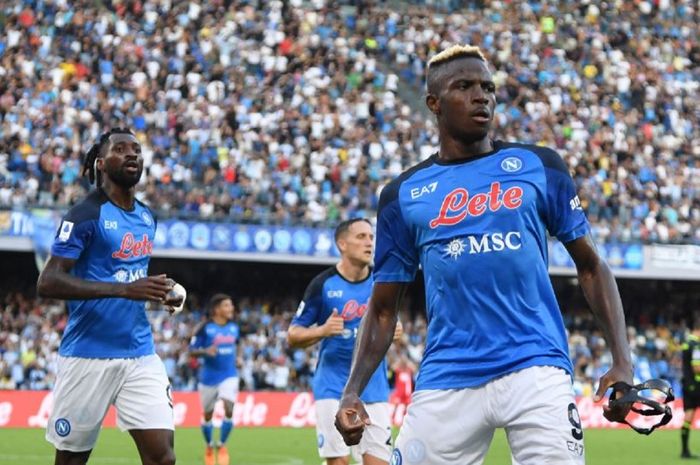 Victor Osimhen melakukan selebrasi setelah mencetak gol ketika Napoli berhadapan dengan AC Monza di pekan kedua LIga Italia 2022-2023, Minggu (21/8/2022).
