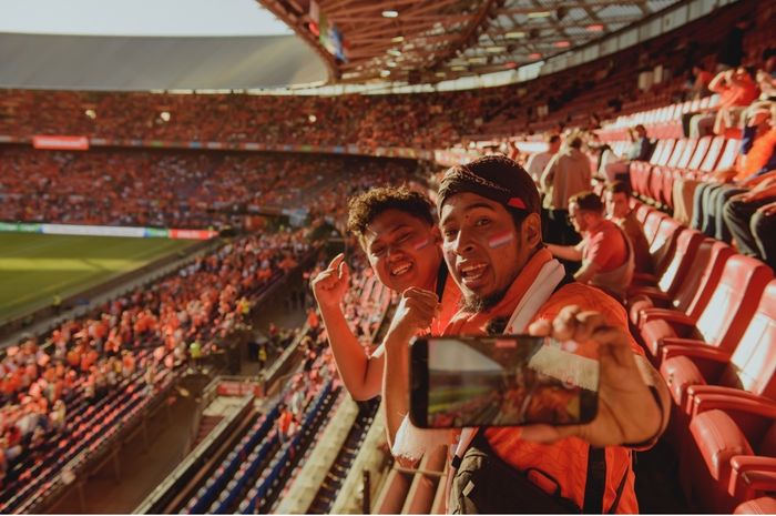 Dua orang asal Indonesia diundang KNVB untuk menyaksikan pertandingan timnas Belanda