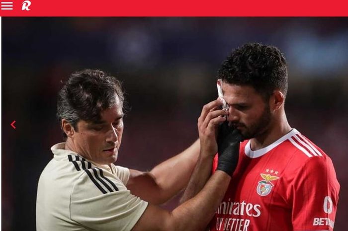 Suksesor Darwin Nunez di Benfica, Goncalo Ramos, mengalami benturan di wajah pada duel play-off Liga Champions kontra Dynamo Kyiv (23/8/2022).
