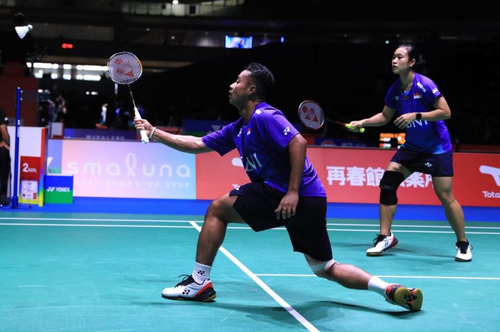 Pasangan ganda campuran, Rehan Naufal Kusharjanto/Lisa Ayu Kusumawati, menjadi satu-satunya wakil Indonesia yang menang pada perempat final French Open 2022.