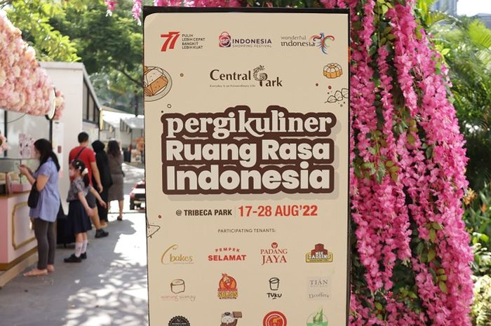 PergiKuliner Ruang Rasa Indonesia features more than 24 food booths serving Indonesian traditional foods.