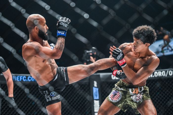 Pertarungan Demetrious Johnson vs Adriano Moraes di ONE Fight Night 1, Sabtu (27/8/2022) di Singapura. 