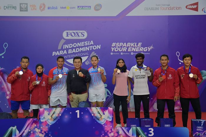 Pasangan ganda asal Indonesia, Fredy Setiawan/Khalimatus Sadiyah menjadi juara pada nomor  campuran SL3-SU5  Para Badminton International 2022.