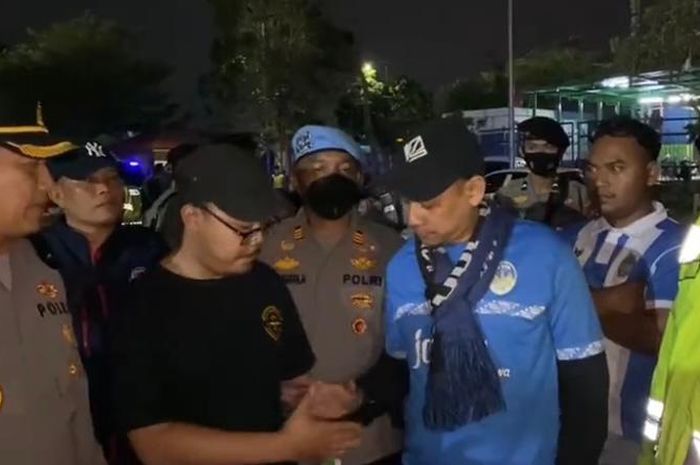 Kericuhan antara Suporter Persikab Kabupaten Bandung (Lalugu) PSIM Yogyakarta (Brajamusti) yang disebabkan karena kesalahpahaman berakhir damai, Minggu (28/8/2022)