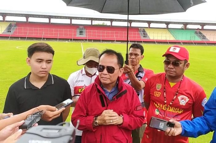 Ketua Organzing Committee (OC) UCI MTB, Agustiar Sabran saat menemui awak media, di Stadion Tuah Pahoe, Palang Karaya, Senin (29/8/2022).