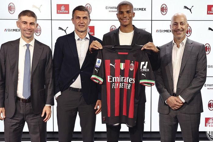 Malick Thiaw resmi berseragam AC Milan pada musim panas 2022.
