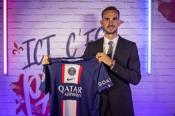 Mantan pemain Napoli, Fabian Ruiz, telah resmi menjadi bagian dari klub raksasa Liga Prancis, Paris Saint-Germain (PSG).