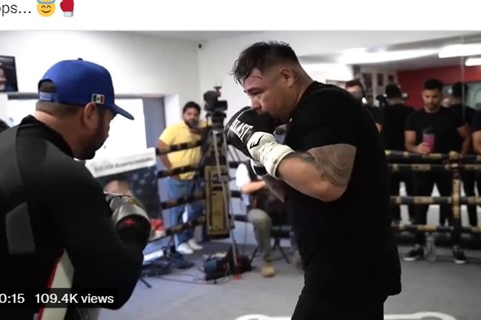 Petinju kelas berat, Andy Ruiz Jr, dalam unggahan video latihannya di media sosial.