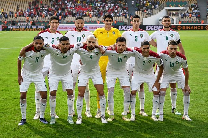 Timnas Maroko berpose jelang kick-off laga Piala Afrika 2021 melawan Mesir di Yaounde, Kamerun (30/1/2022).