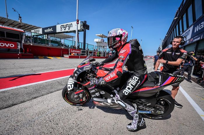 Pembalap Aprilia Racing, Aleix Espargaro pada sesi latihan bebas MotoGP San Marino 2022, Jumat (2/9/2022)