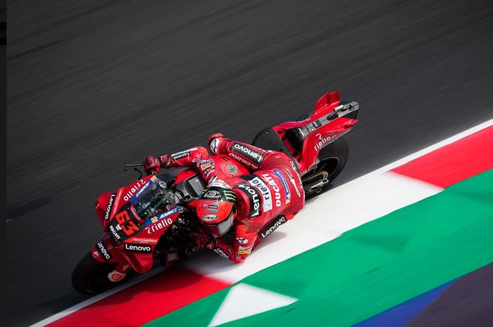 Pembalap Ducati Lenovo Team, Francesco Bagnaia, pada sesi latihan bebas hari pertama MotoGP San Marino 2022 di Sirkuit Misano, Italia, Jumat (2/9/2022).