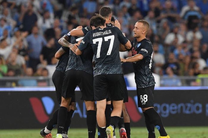 Para pemain Napoli merayakan gol Kim Min-jae ke gawang Lazio dalam lanjutan Liga Italia 2022-2023, Minggu (4/2022).