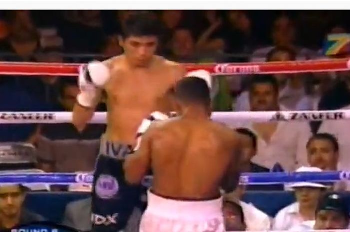 Momen duel tinju Jorge Solis yang pernah di-KO Manny Pacquiao melawan Francisco Cordero pada 4 September 2010.