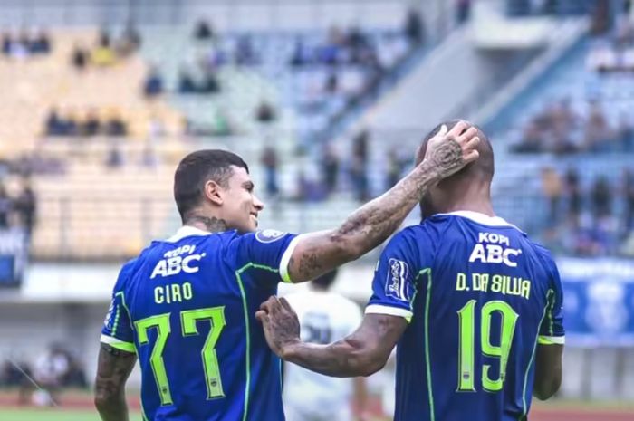 Ciro Alves dan David da Silva di laga antara Persib Bandung versus RANS Nusantara FC pada pekan kedelapan Liga 1 2022/2023 di Stadion Gelora Bandung Lautan Api (GBLA), Bandung, Jawa Barat, Minggu (4/9/2022).