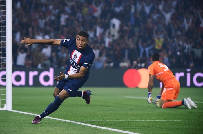 Selebrasi pemain Paris Saint-Germain, Kylian Mbappe, atas golnya ke gawang Juventus pada laga matchday 1 Liga Champions di Parc des Princes, Selasa (6/9/2022) waktu setempat atau Rabu dini hari WIB.