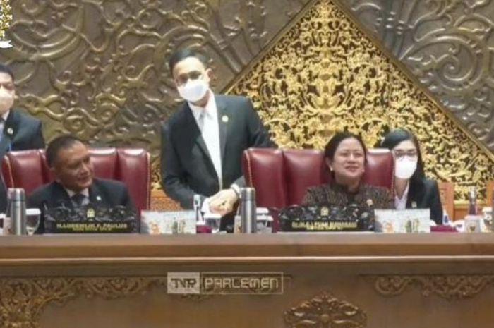 Warisan kerentanan: menggugat logika pembangunan di tengah kepungan banjir akhir tahun