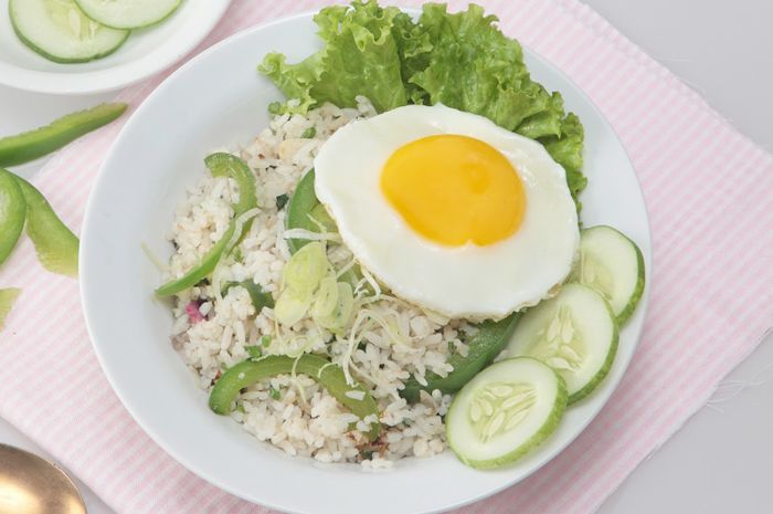 Resep nasi goreng kampung paprika untuk menu sarapan enak.