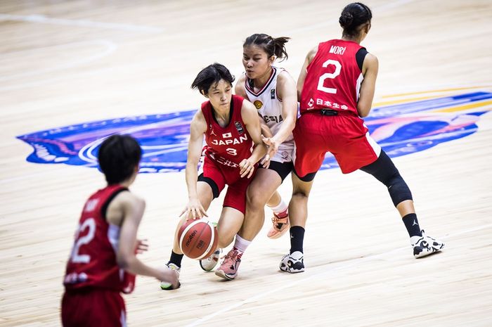 Para pemain timnas bola basket putri U18 Indonesia saat tampil melawan Jepang pada laga kedua FIBA U-18 Women's Asian Championship 2022