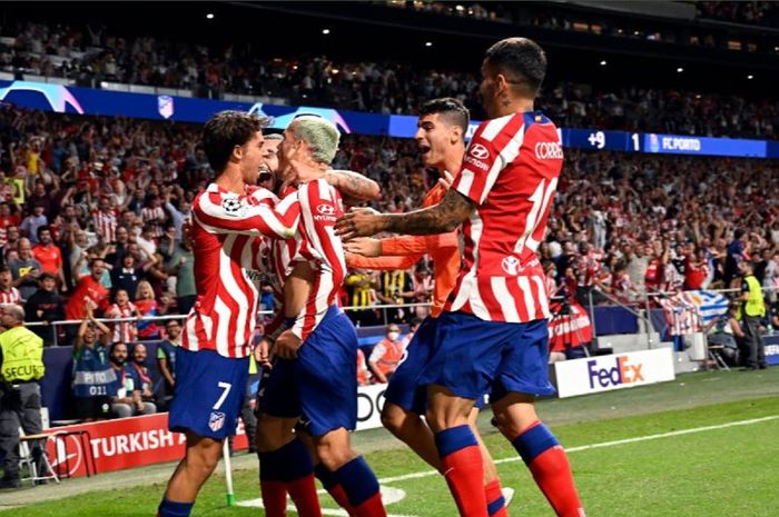 Para pemain Atletico Madrid merayakan gol yang dicetak oleh Antoine Griezmann dalam laga kontra FC Porto di pekan perdana Grup B Liga Champions 2022-2023, Kamis (8/9/2022).