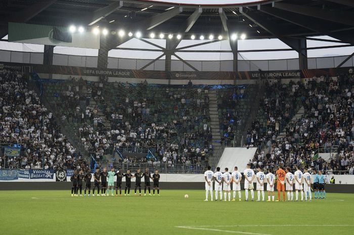 Momen of silence pada laga Liga Europa antara Arsenal dan Zurich saat Ratu Elizabeth II meninggal dunia.