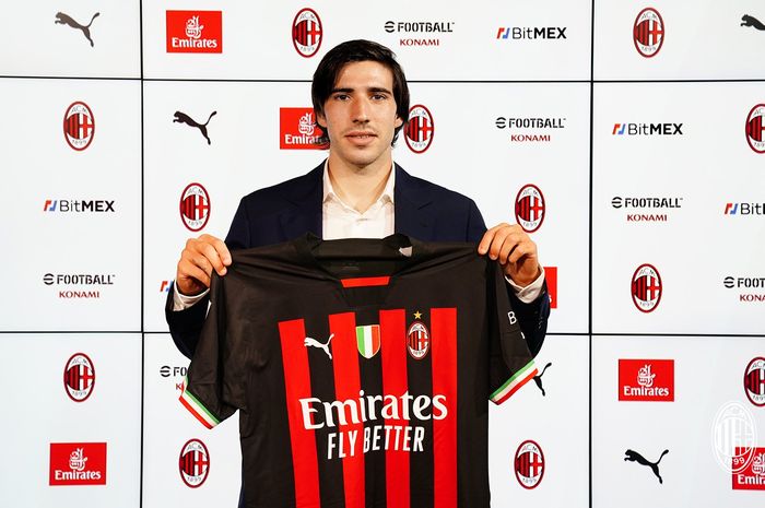 Sandro Tonali resmi memperpanjang kontrak bersama AC Milan hingga tahun 2027.