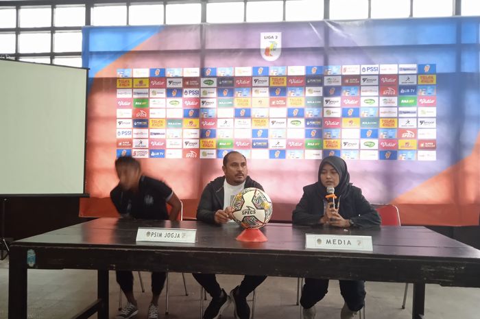 Suasana konferensi pers jelang laga kandang perdana PSIM Yogyakarta lawan PSCS Cilacap pada pekan ketiga Liga 2 2022-2023