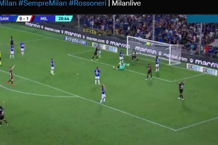 Momen Charles De Ketelaere mencetak gol perdana bagi AC Milan ke gawang Sampdoria sebelum dianulir oleh wasit melalui tinjauan VAR.