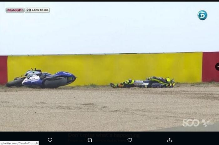 Legenda balap Valentino Rossi, pernah pingsan karena kecelakaan pada balapan MotoGP Aragon di Sirkuit Aragon, Spanyol, 28 September 2014.