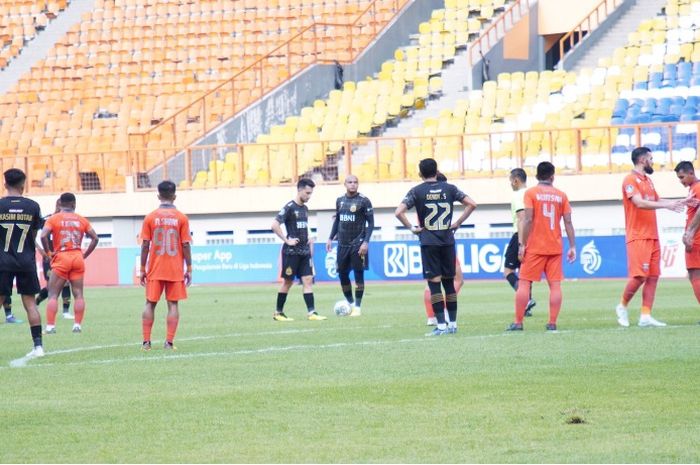 Suasana pertandingan antara Bhayangkara FC versus Borneo FC dalam pekan kesembilan Liga 1 2022 di Stadion Wibawa Mukti, Cikarang, Jawa Barat, 13 September 2022.
