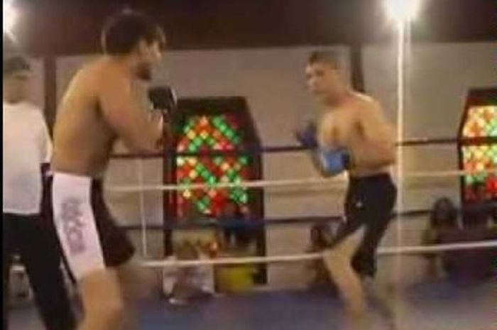 Pertarungan debut Khabib Nurmagomedov di MMA profesional melawan Vusal Bayramov pada 13 September 2008.