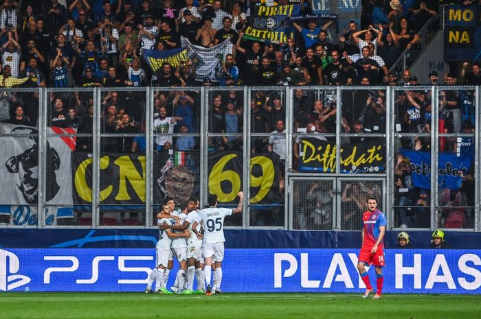 Edin Dzeko unjuk gigi dengan membobol gawang klub favorit. Inter Milan kini selevel dengan Barcelona dan Bayern Muenchen di Liga Champions.