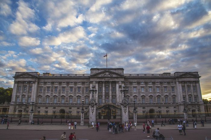 7 Istana dan Kastil Megah yang Dimiliki Keluarga Kerajaan Inggris