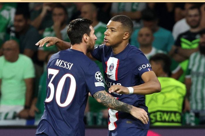 Lionel Messi merayakan gol yang dicetak Kylian Mbappe saat Paris Saint-Gemain bersua Maccabi Haifa di babak grup Liga Champions 2022-2023, Kamis (15/9/2022).