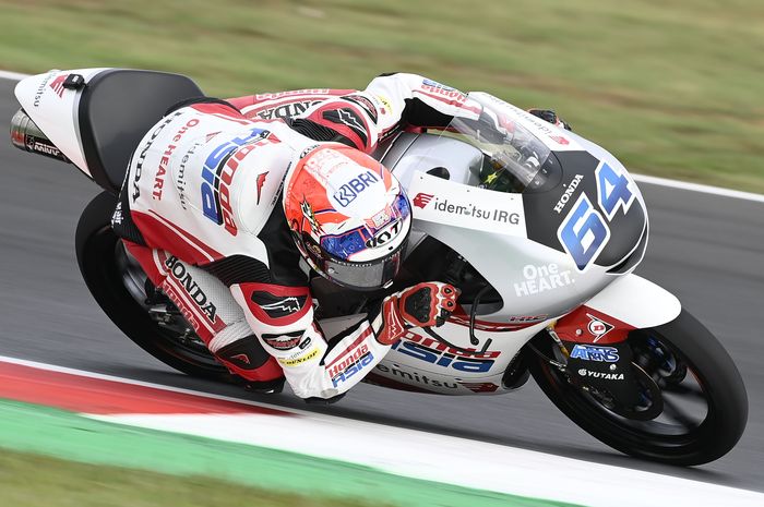 Pembalap Honda Team Asia asal, Mario Suryo Aji, pada Moto3 musim 2022