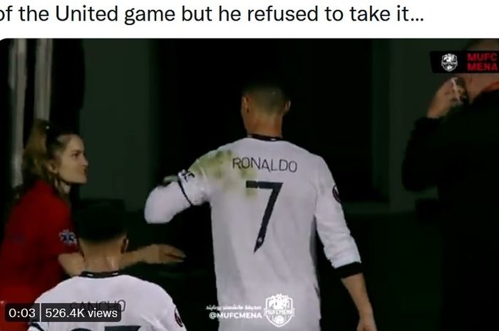 Cristiano Ronaldo menolak ajakan selfie usai laga Sheroff vs Manchester United pada Liga Europa 2022-2023.