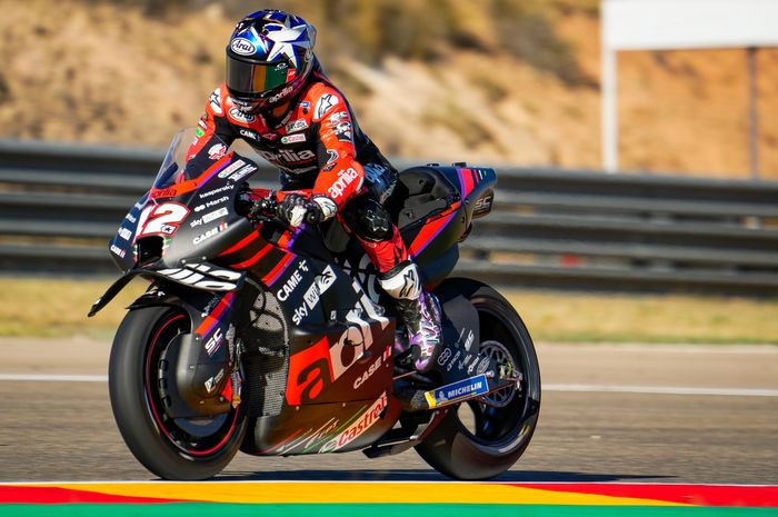 Pembalap Aprilia Racing, Maverick Vinales pada sesi latihan bebas hari pertama di Sirkuit Aragon, Spanyol, Jumat (6/9/2022)