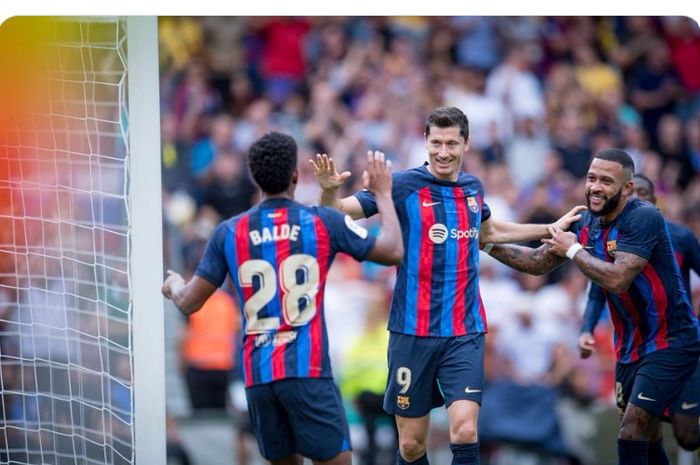 Penampilan gacor Robert Lewandowski (9) dan Alejandro Balde (28) berhasil mengantarkan Barcelona naik ke puncak klasemen Liga Spanyol 2022-2023.
