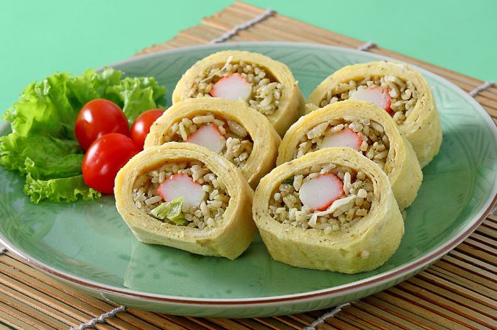 Nasi goreng gulung, resep nasi goreng unik untuk sarapan dan bekal.