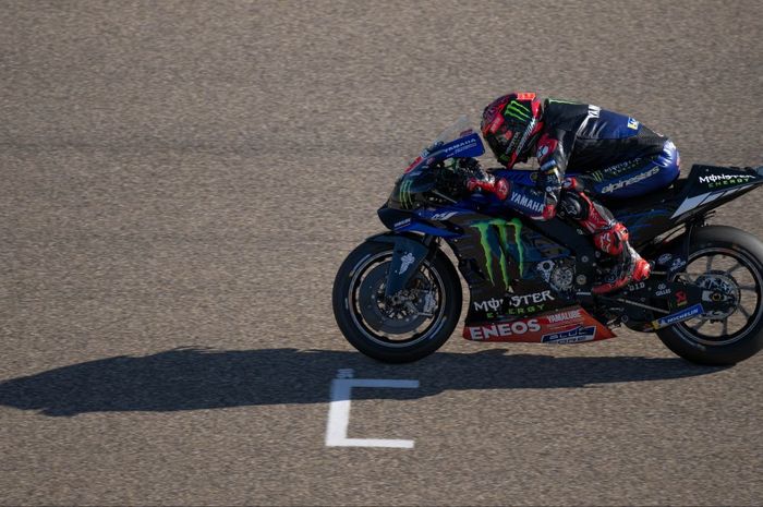 Aksi pembalap Monster Energy Yamaha, Fabio Quartararo, pada kualifikasi MotoGP Aragon di Motorland Aragon, Spanyol, 17 September 2022.