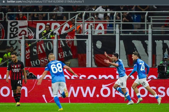 Napoli berhasil menumbangkan AC Milan di San Siro dengan skor 2-1, Minggu (18/9/2022) atau Senin dini hari WIB.