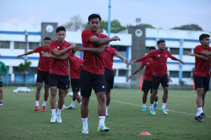 Sesi latihan perdana timnas Indonesia, Senin (19/9/2022).