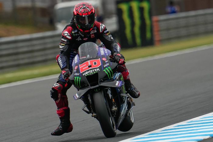 Pembalap Monster Energy Yamaha, Fabio Quartararo, saat beraksi pada sesi latihan bebas  MotoGP Jepang 2022 di Sirkuit Motegi, Jumat (23/9/2022).