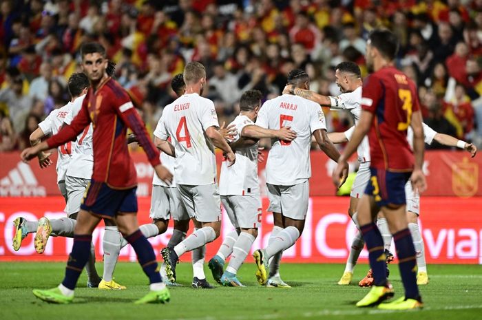 Manuel Akanji tampil gemilang dengan menyumbang satu assist dan satu gol bagi timnas Swiss dalam kemenangan 2-1 atas timnas Spanyol pada laga matchday kelima UEFA Nations League, Sabtu (24/9/2022) atau Minggu dini hari WIB.