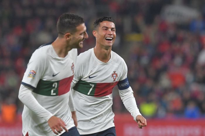 Cerita perasaan usai cetak gol debut untuk timnas Portugal dalam laga UEFA Nations League vs timnas Republik Ceska, Diogo Dalot tak puji diri sendiri.