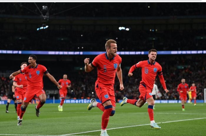 Harry Kane bersama para pemain Inggris merayakan gol yang dicetak ke gawang Jerman dalam laga UEFA Nations League, Selasa (27/9/2022).