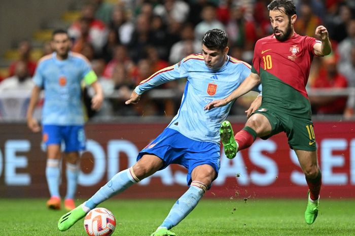 Alvaro Morata mencetak gol bagi Spanyol saat melawan Portugal pada laga penentuan putaran final UEFA Nations League.