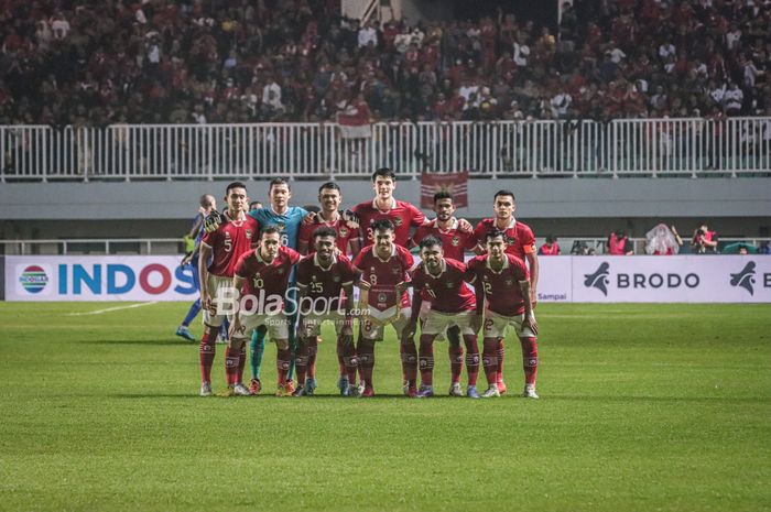 Skuat timnas Indonesia (skuad timnas Indonesia) sedang berfoto bersama di Stadion Pakansari, Bogor, Jawa Barat, 27 September 2022. Laga ini jadi yang terakhir bagi timnas Indonesia saat dihadiri oleh suporter.