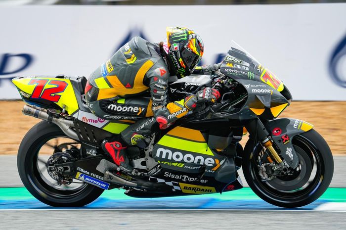 Pembalap Mooney VR46 Racing, Marco Bezzecchi, pada sesi latihan bebas MotoGP Thailand 2022 di Chang International Circuit, Buriram, Jumat (30/9/2022)